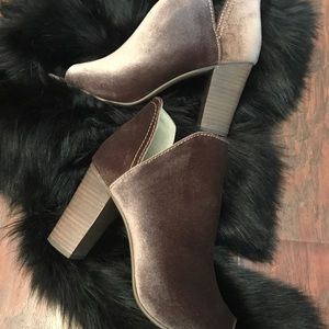 Steve Madden 9.5 Peep toe ankle booties velvet